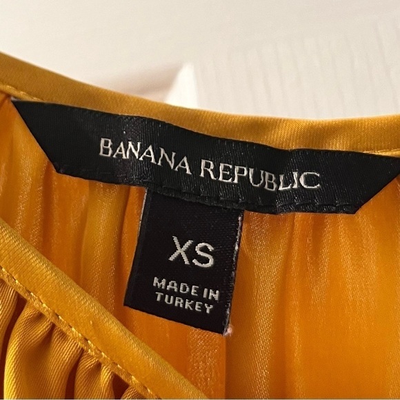 Banana republic ladies blouse extra small - Picture 3 of 3